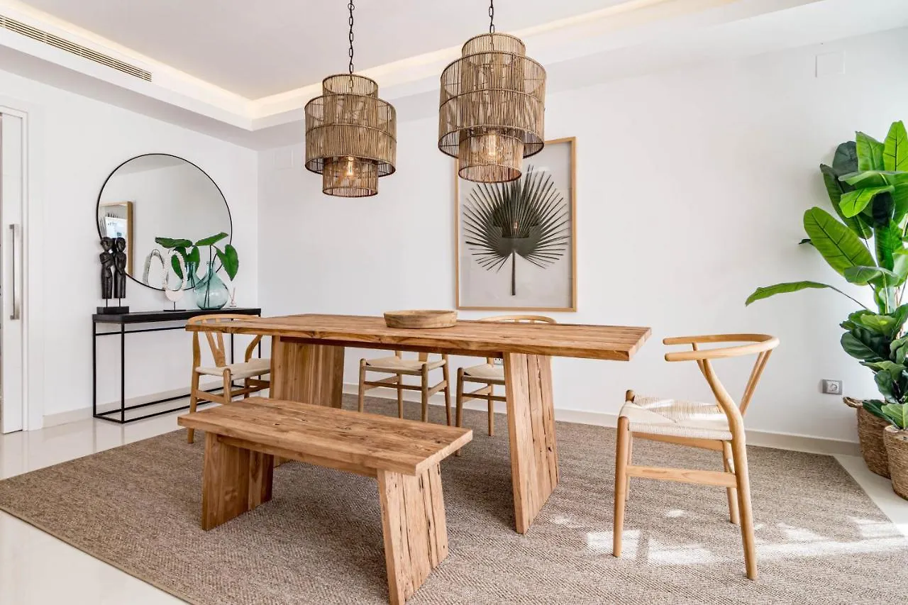 Luxury 3 Bedroom Townhouse On Marbellas Golden Mile With Walking Distance Puerto Banus スペイン