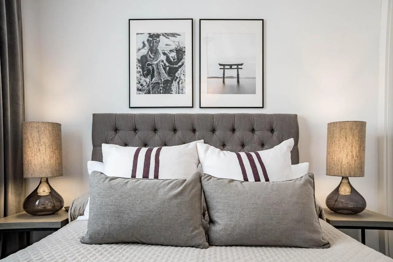 Luxury 3 Bedroom Townhouse On Marbellas Golden Mile With Walking Distance Puerto Banus 別荘