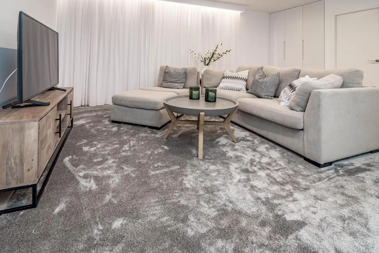 別荘 Luxury 3 Bedroom Townhouse On Marbellas Golden Mile With Walking Distance Puerto Banus スペイン