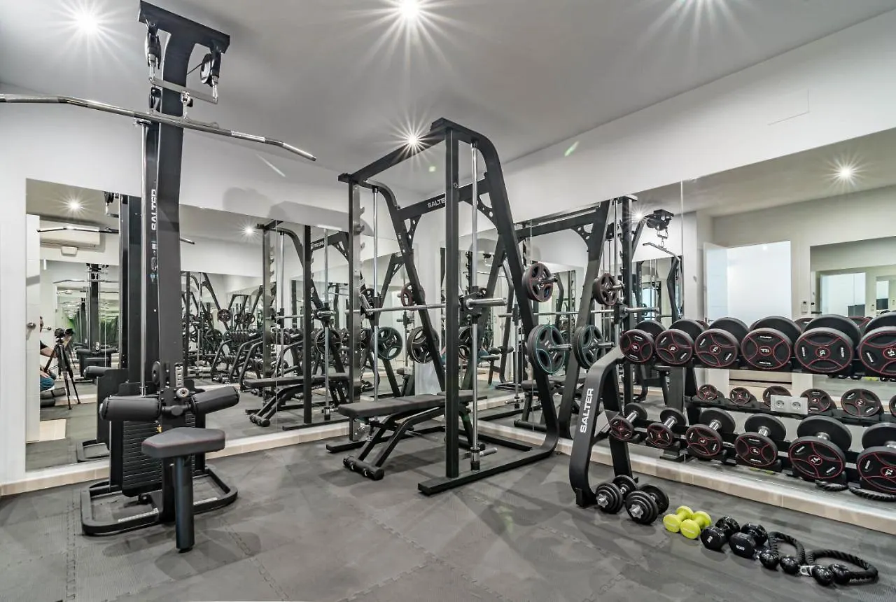 別荘 Luxury 3 Bedroom Townhouse On Marbellas Golden Mile With Walking Distance Puerto Banus スペイン