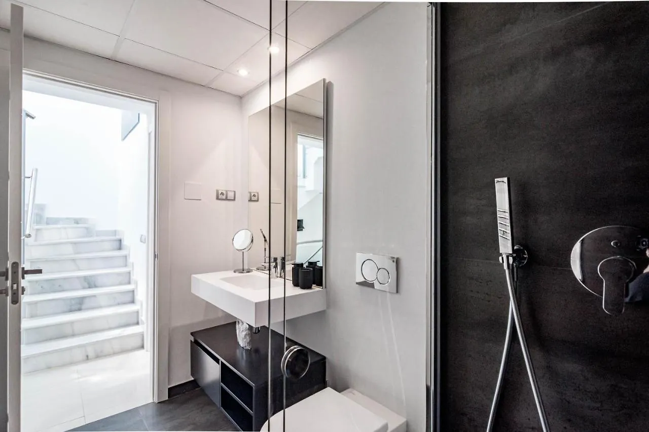 別荘 Luxury 3 Bedroom Townhouse On Marbellas Golden Mile With Walking Distance Puerto Banus