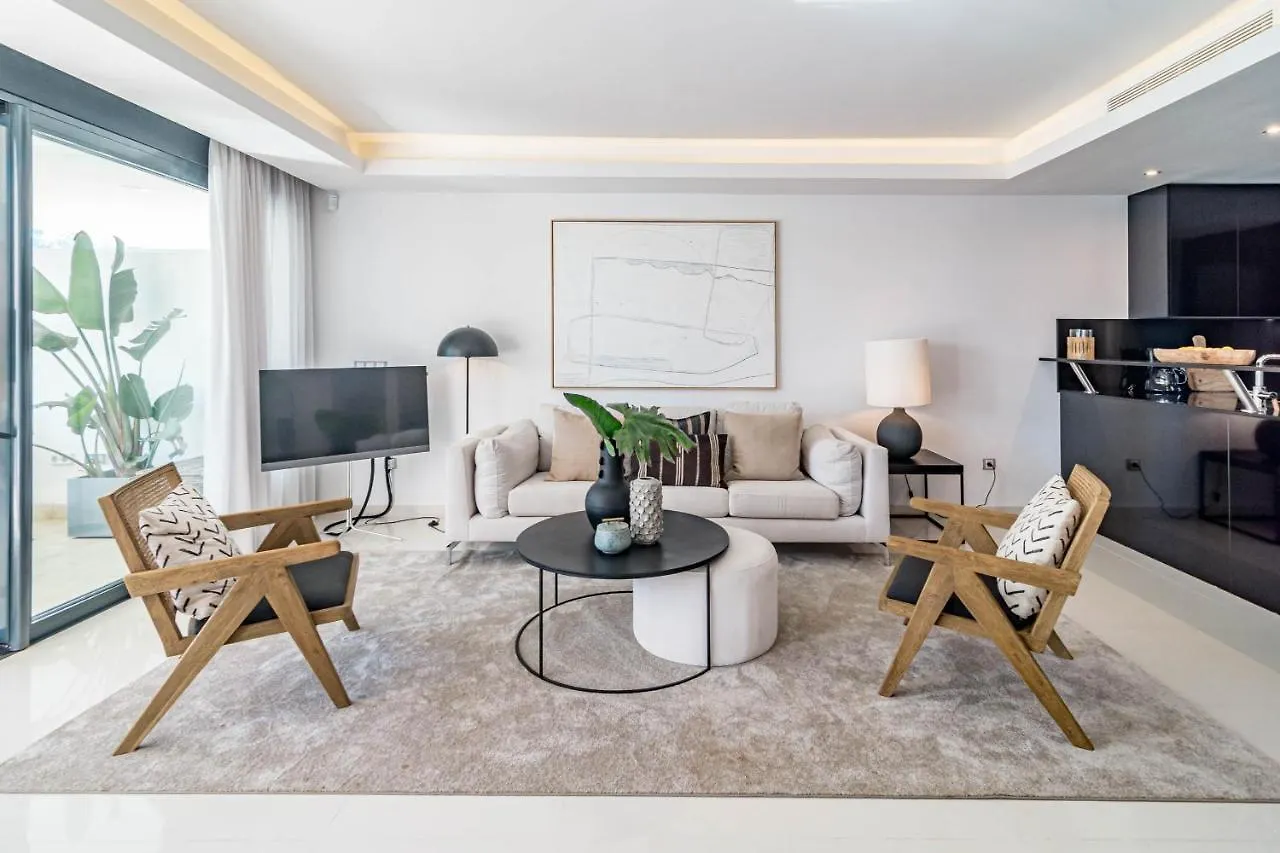 Luxury 3 Bedroom Townhouse On Marbellas Golden Mile With Walking Distance Puerto Banus 0*, Marbella