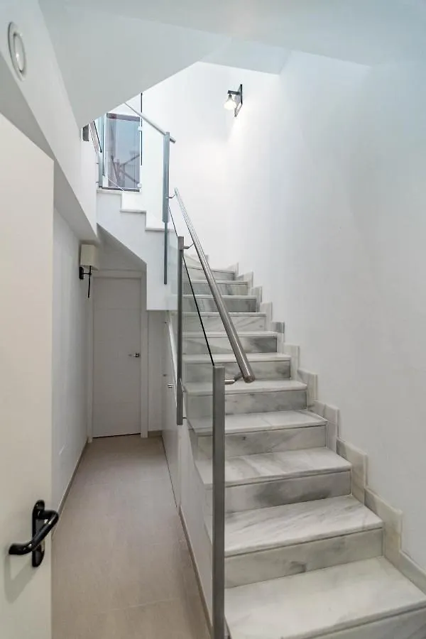 Luxury 3 Bedroom Townhouse On Marbellas Golden Mile With Walking Distance Puerto Banus Holiday home