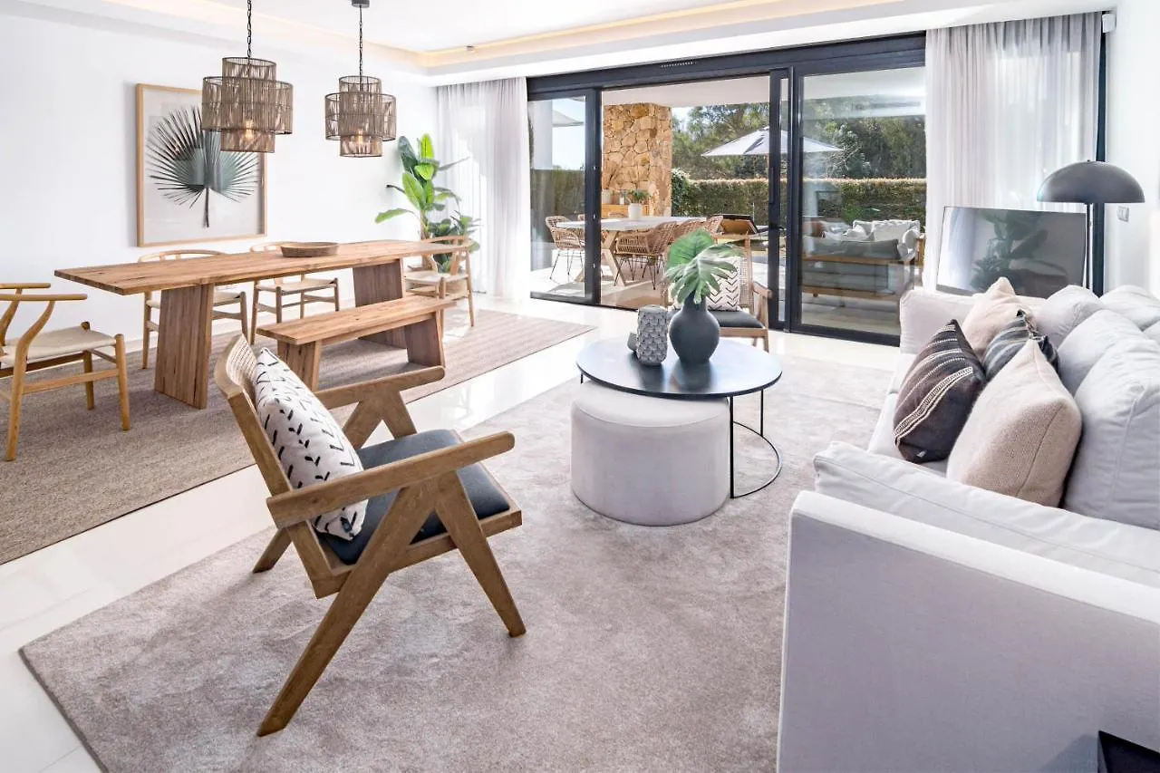 Luxury 3 Bedroom Townhouse On Marbellas Golden Mile With Walking Distance Puerto Banus Prázdninový dům