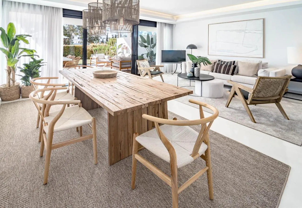 Luxury 3 Bedroom Townhouse On Marbellas Golden Mile With Walking Distance Puerto Banus Prázdninový dům Marbella