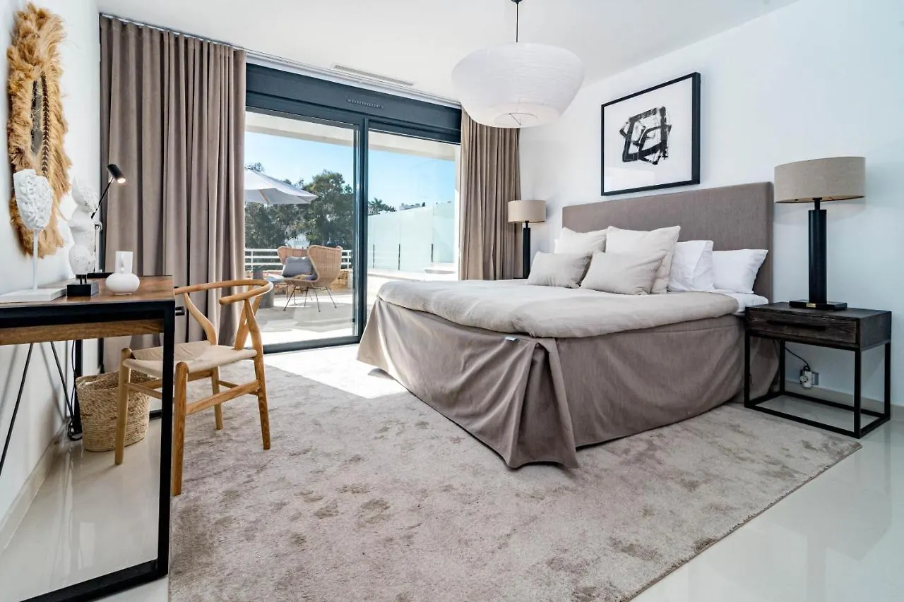 Prázdninový dům Luxury 3 Bedroom Townhouse On Marbellas Golden Mile With Walking Distance Puerto Banus Španělsko