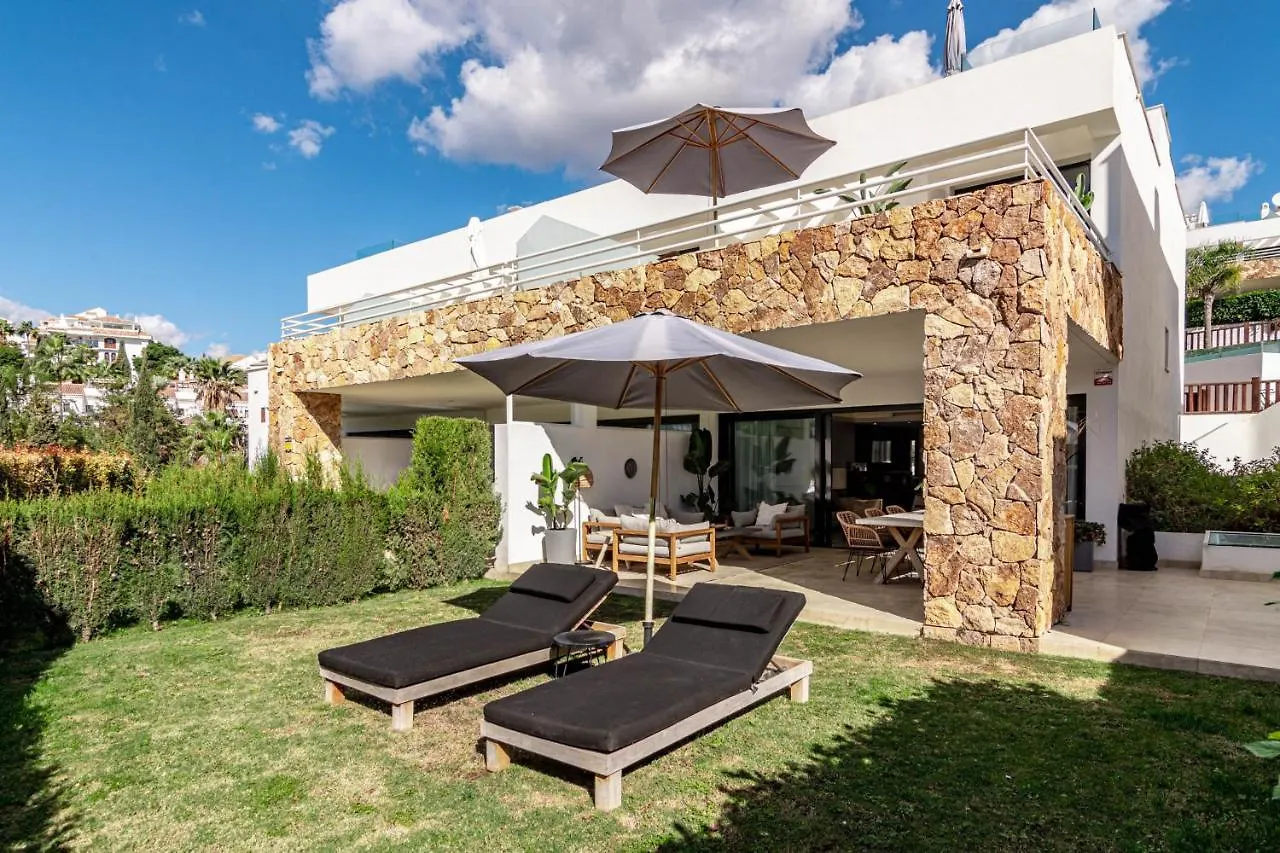 Luxury 3 Bedroom Townhouse On Marbellas Golden Mile With Walking Distance Puerto Banus Prázdninový dům