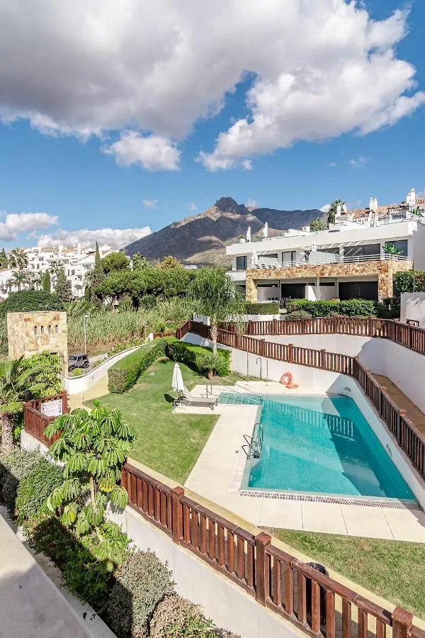 Luxury 3 Bedroom Townhouse On Marbellas Golden Mile With Walking Distance Puerto Banus Prázdninový dům Marbella